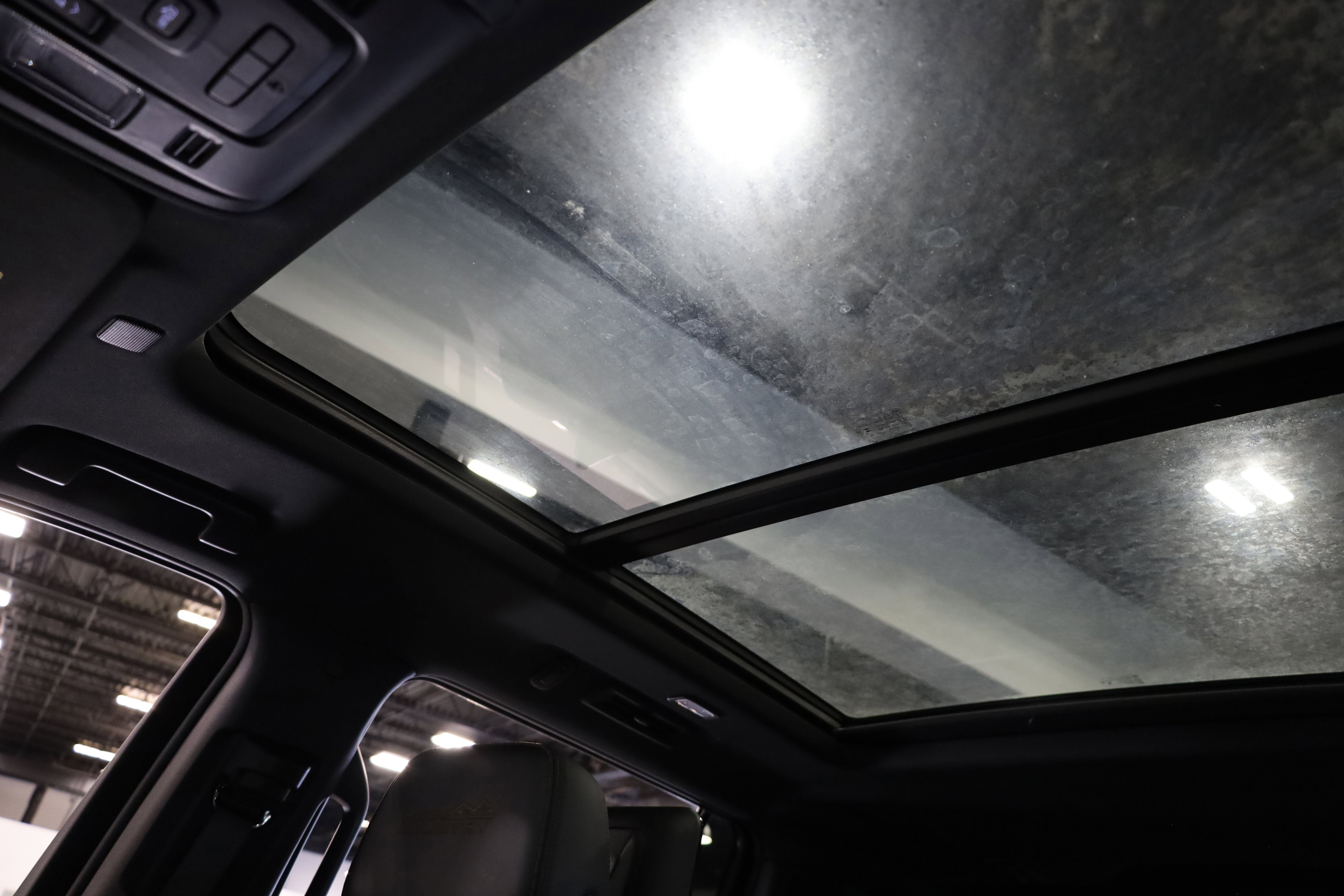 Used 2024 Chevrolet Suburban High Country w/ Advanced Technology Package image 33