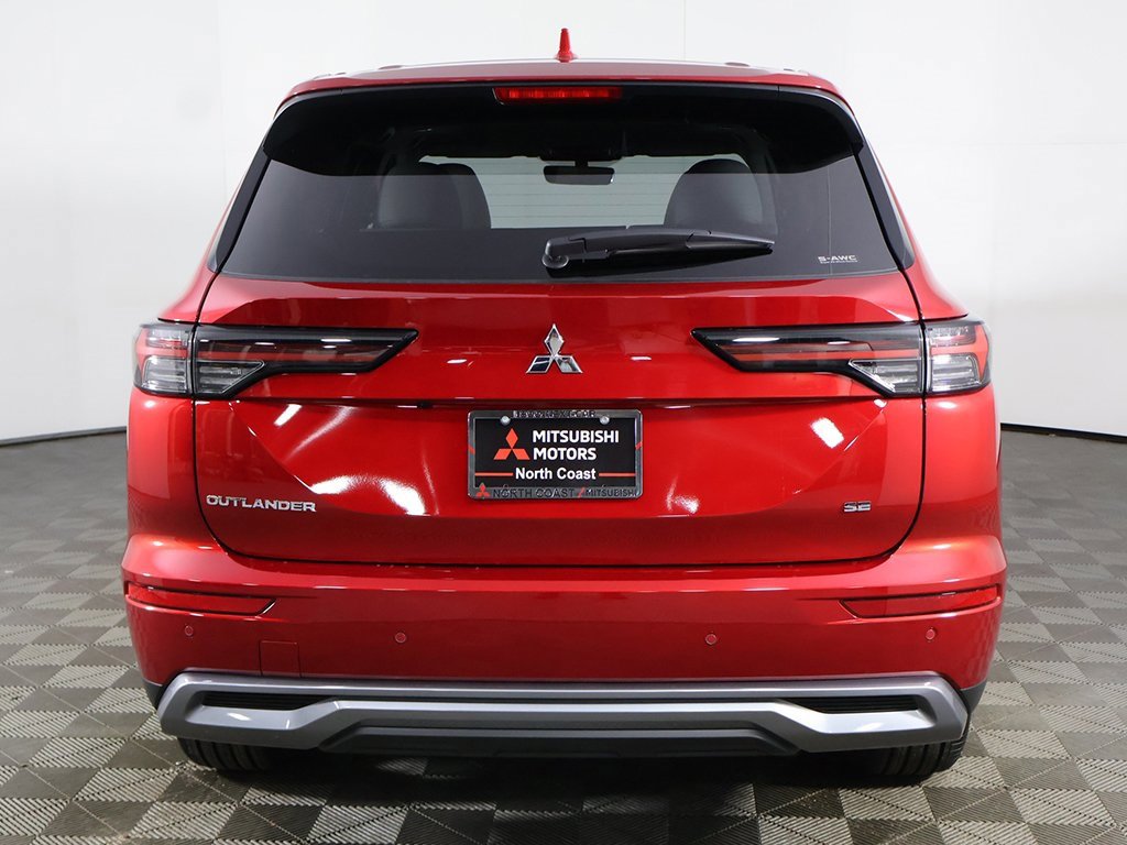 New 2025 Mitsubishi Outlander SE image 15