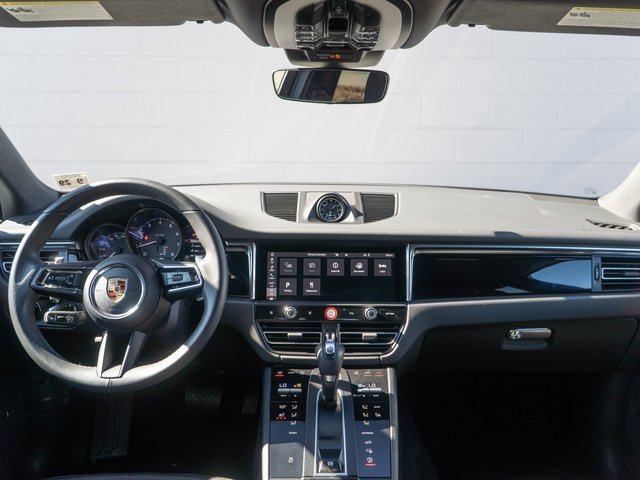 Certified 2025 Porsche Macan image 21
