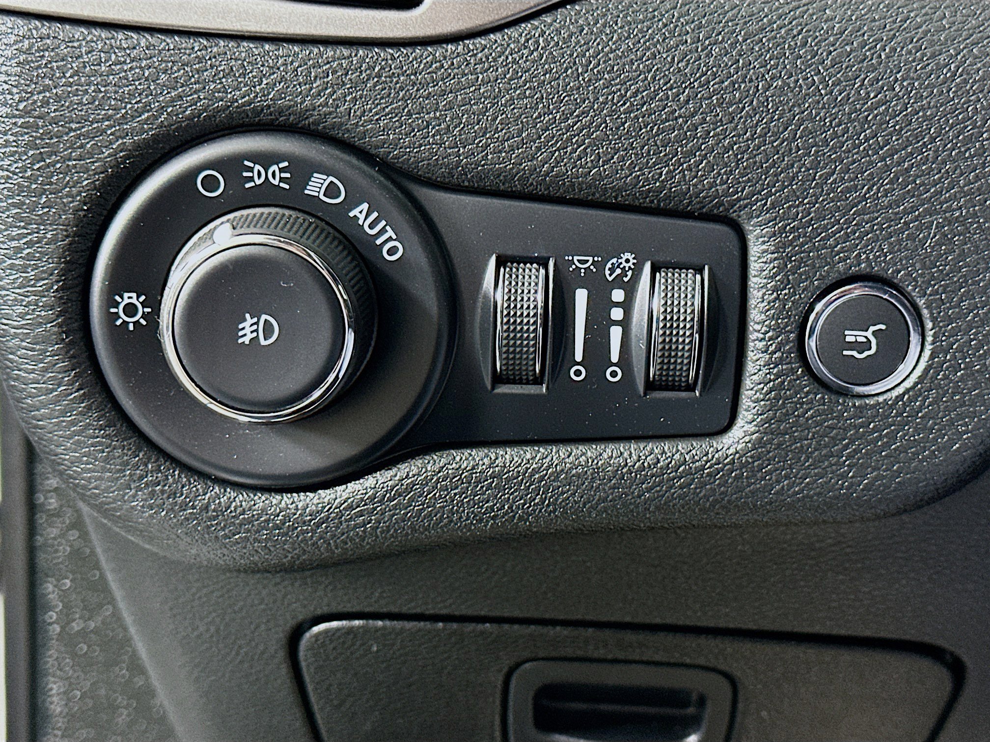 Used 2022 Jeep Cherokee Limited w/ Mopar Interior Package image 17