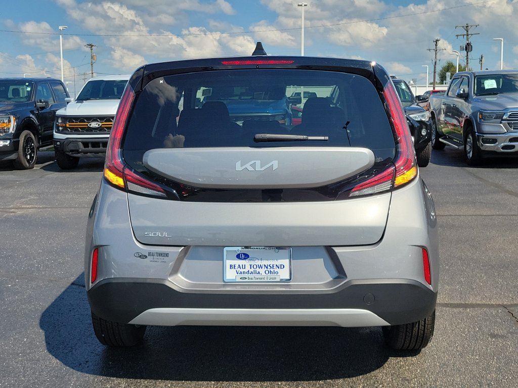 Used 2025 Kia Soul LX w/ LX Technology Package FWD image 5