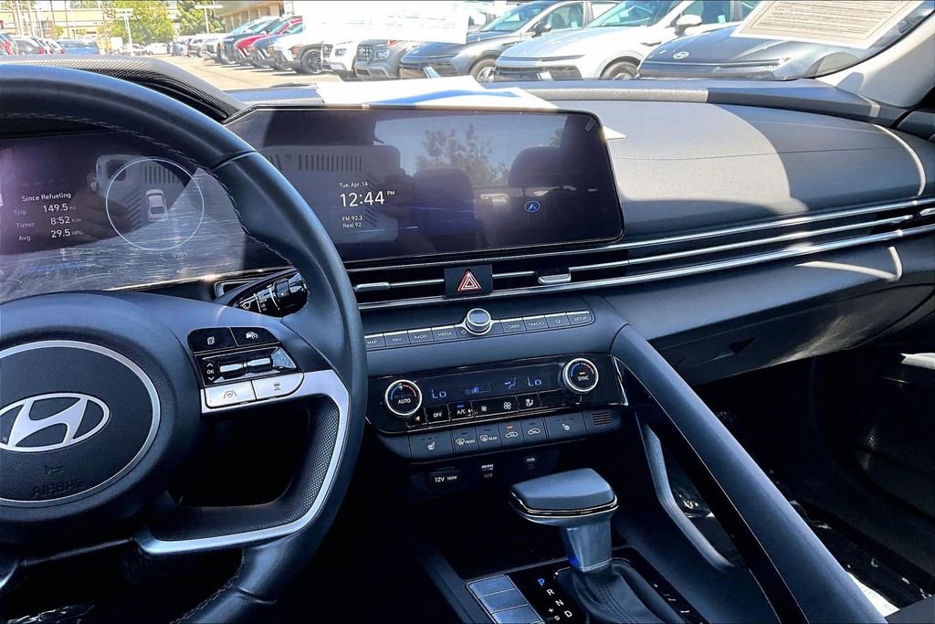Certified 2025 Hyundai Elantra SEL image 8