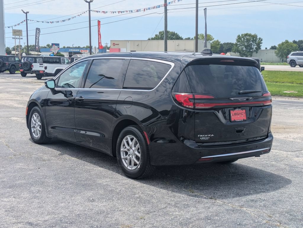 New 2027 Chrysler Pacifica Select FWD image 5
