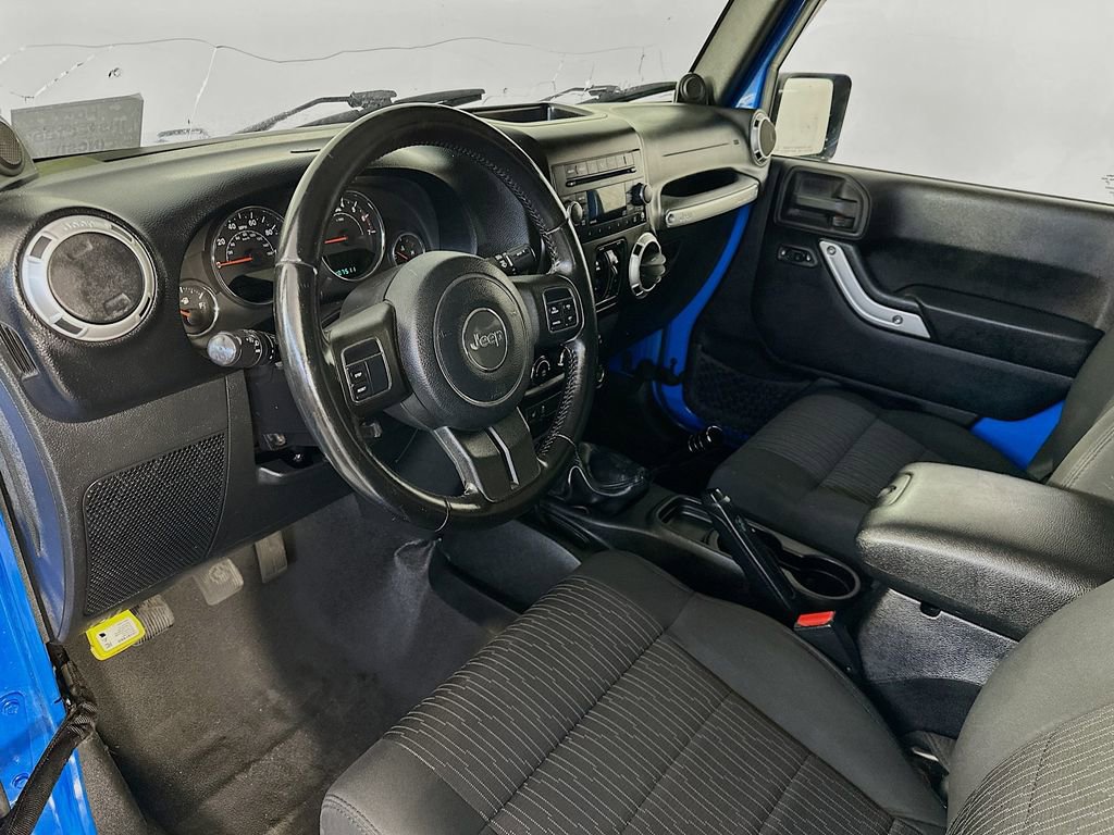 Used 2011 Jeep Wrangler Unlimited Sahara w/ Dual Top Group AWD/4WD image 29