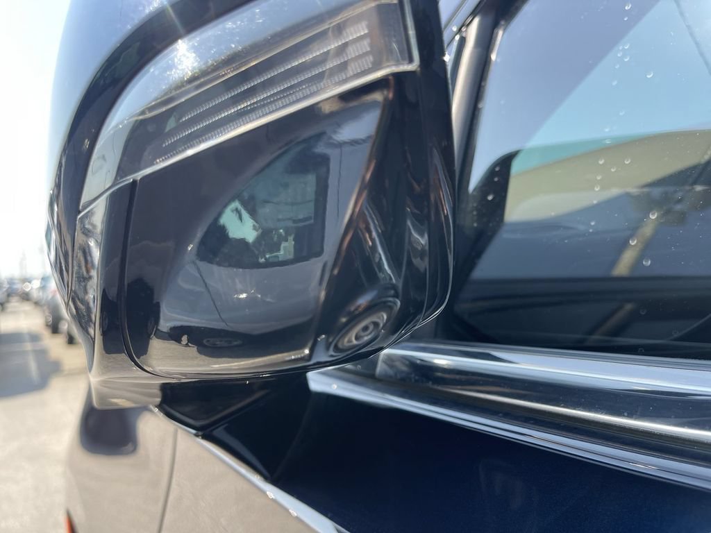 Used 2023 Chevrolet Suburban High Country AWD/4WD image 4