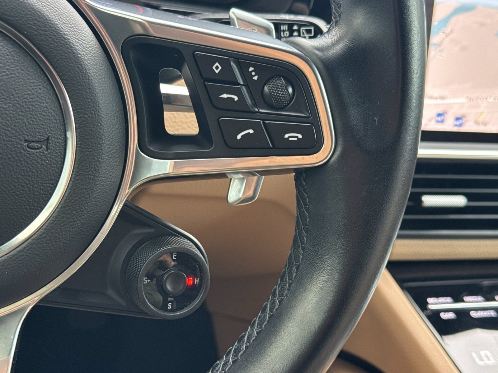 Certified 2022 Porsche Cayenne E-Hybrid AWD/4WD image 29