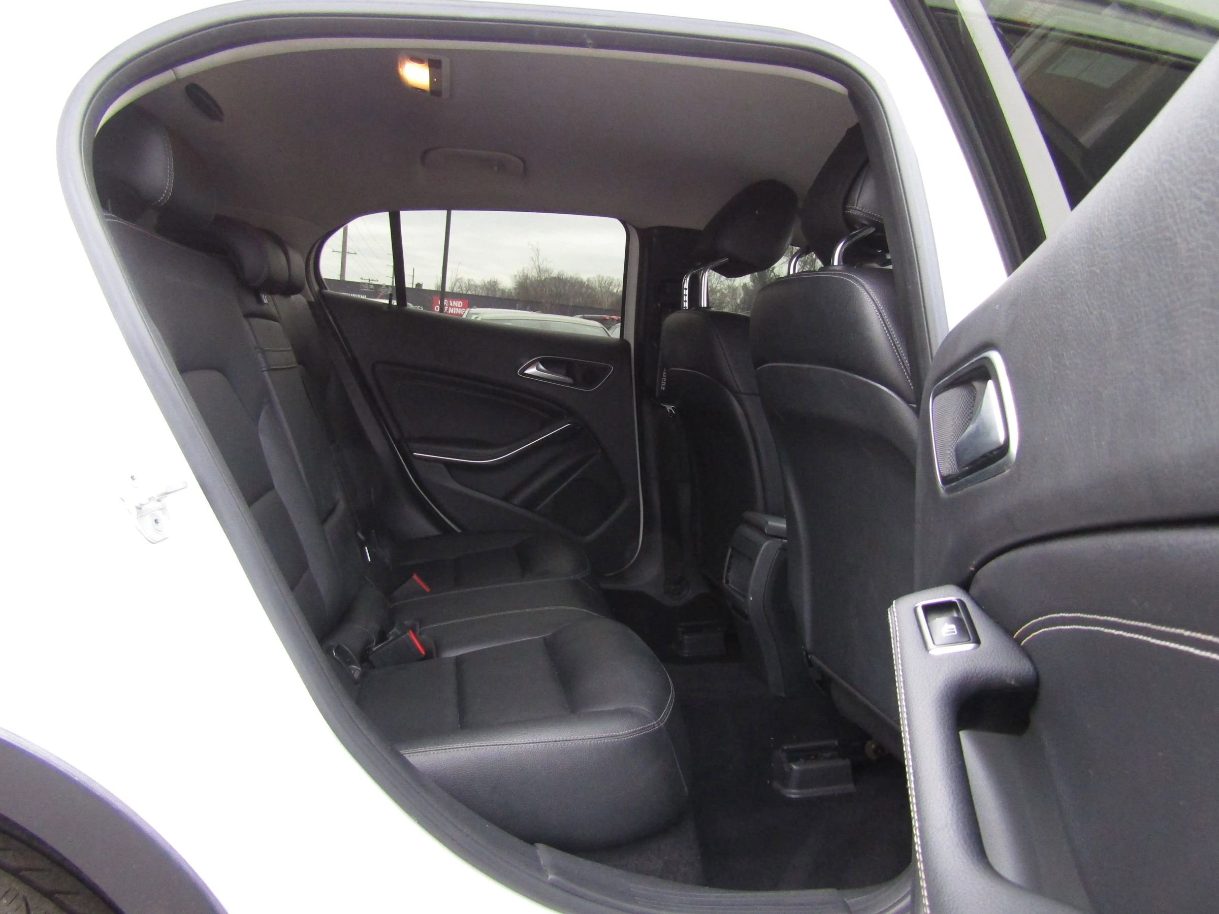 Used 2015 Mercedes-Benz GLA 250 4MATIC w/ Sport Package image 10