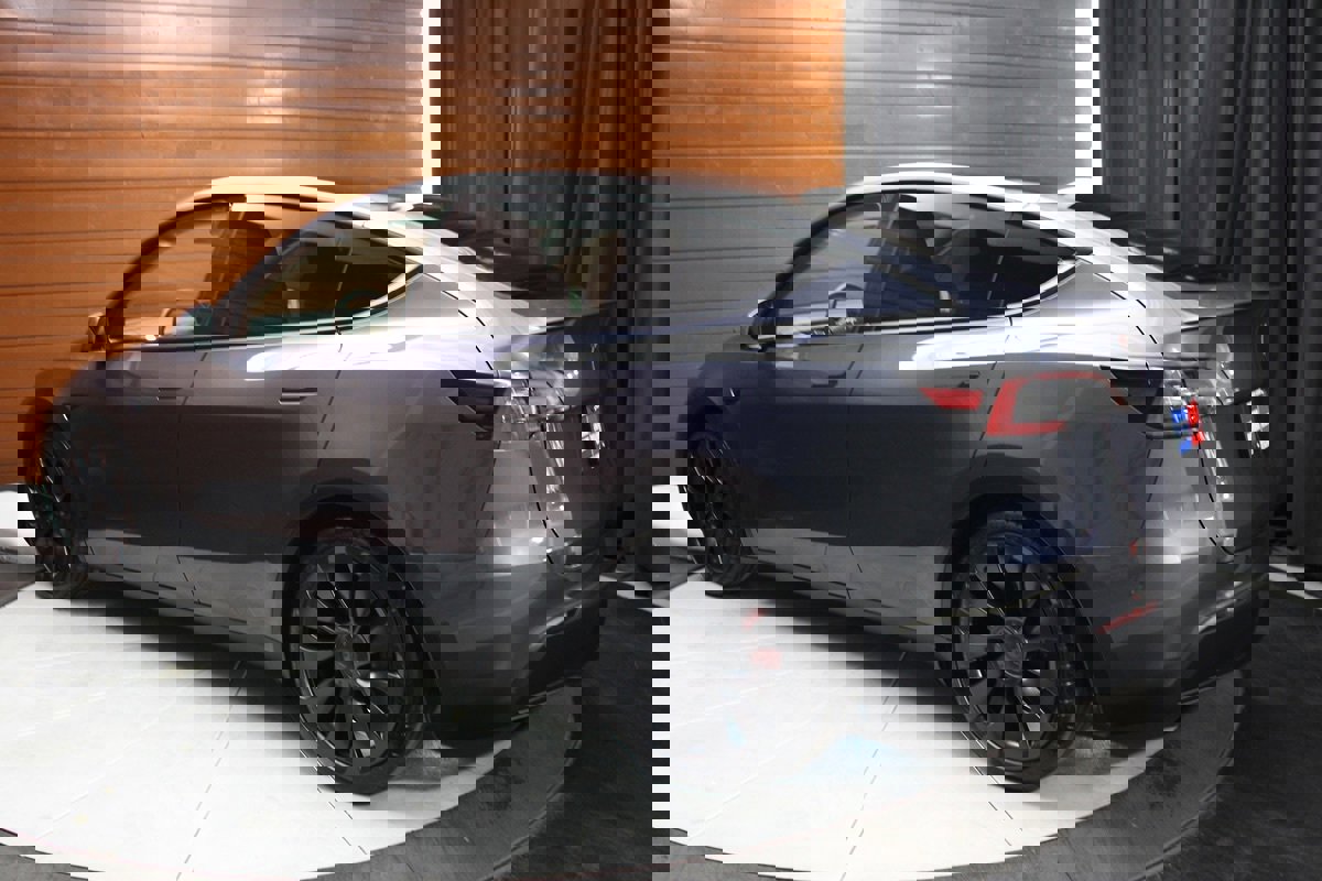 Used 2023 Tesla Model Y Performance image 9