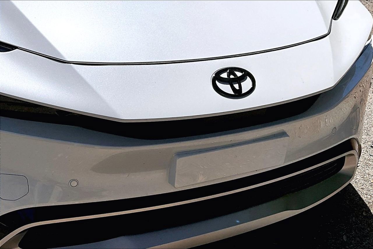 Used 2026 Toyota Prius Plug-In Hybrid image 33