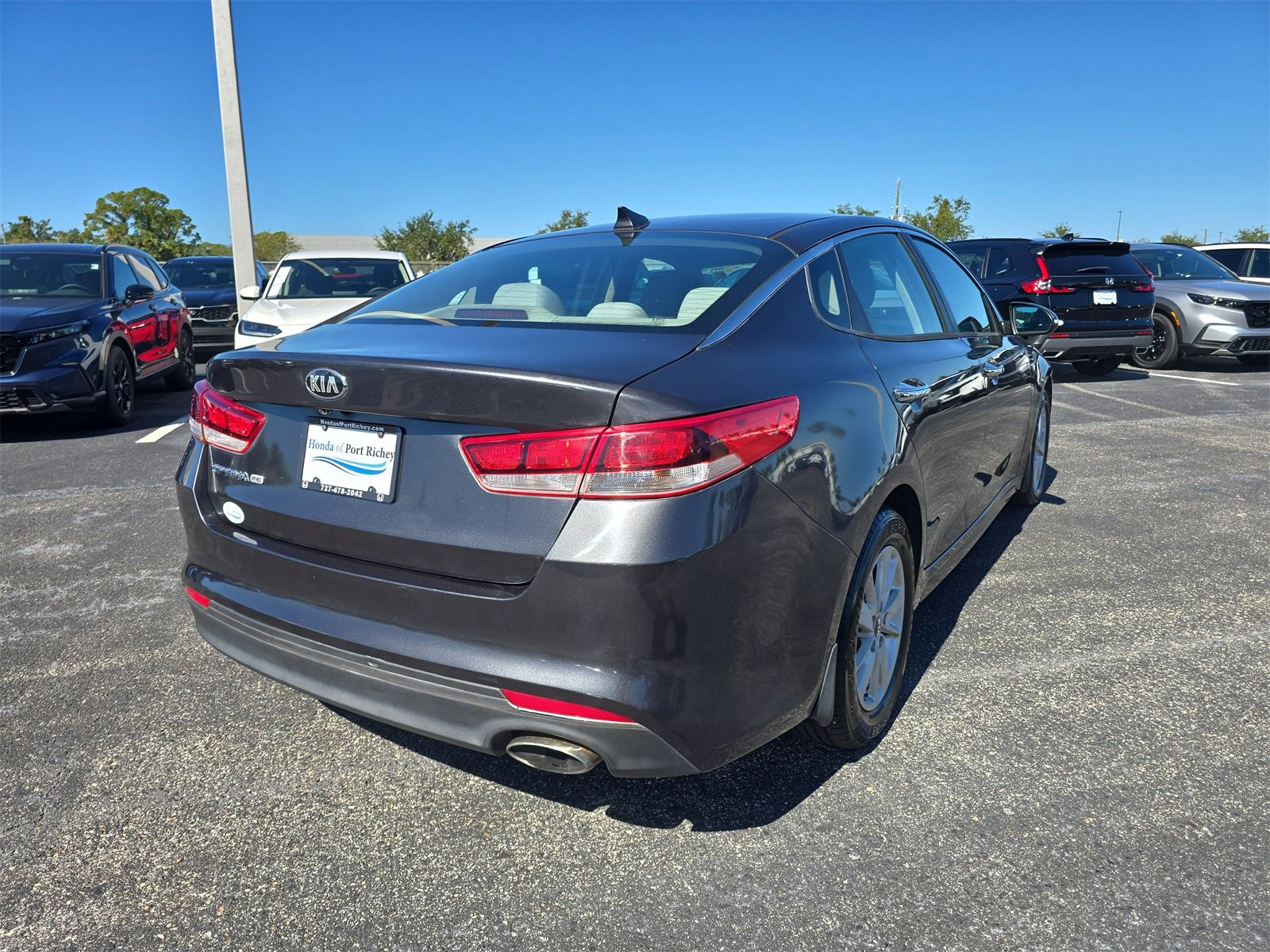 Used 2017 Kia Optima LX image 4
