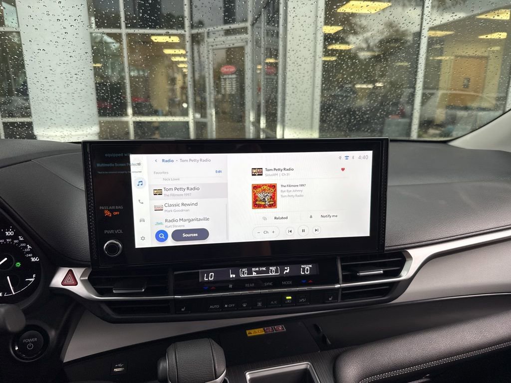 Used 2025 Toyota Sienna XLE image 49