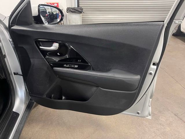 Used 2018 Kia Niro EX image 12