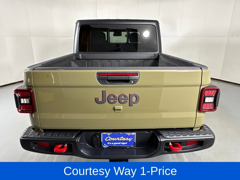 Used 2025 Jeep Gladiator Rubicon w/ Technology Group AWD/4WD image 9