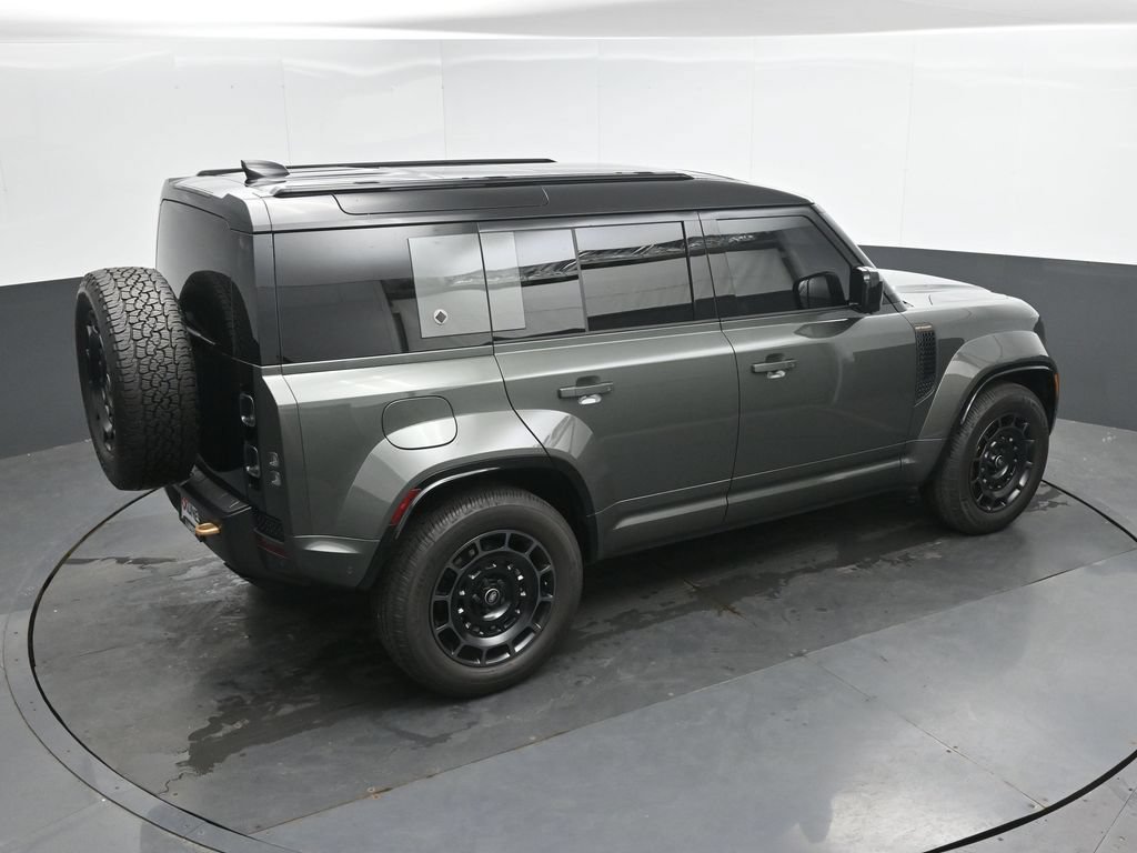 Used 2025 Land Rover Defender 110 AWD/4WD image 33