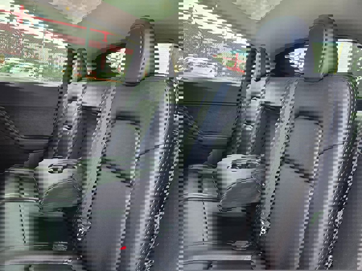 Used 2021 Tesla Model Y Long Range AWD/4WD image 24