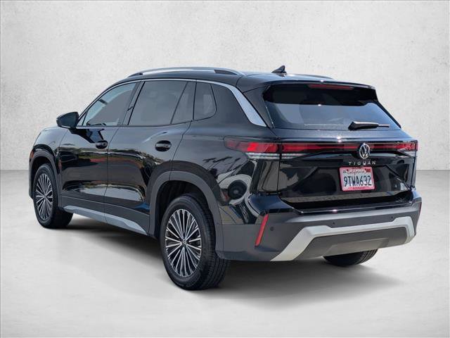 Used 2025 Volkswagen Tiguan S w/ 18" Wheel Package FWD image 8