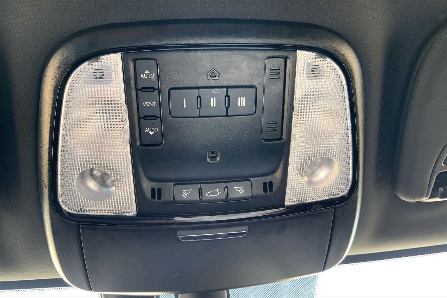 Used 2025 Dodge Durango GT AWD/4WD image 36