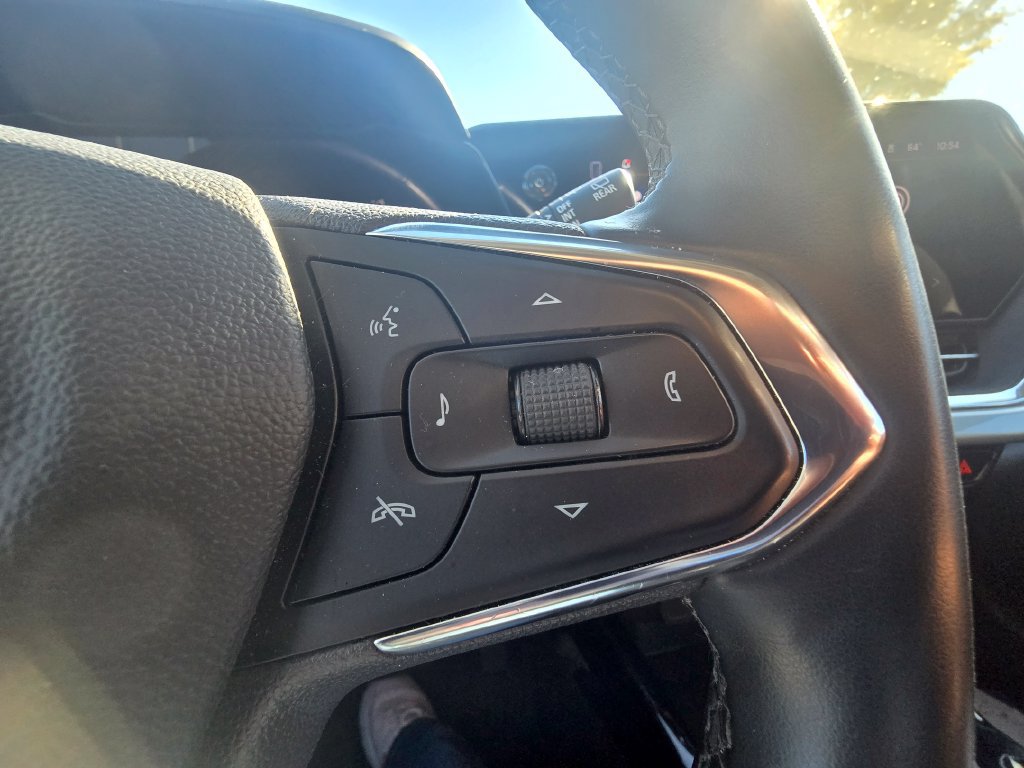 Used 2025 Chevrolet Trax LT w/ LT Convenience Package FWD image 22