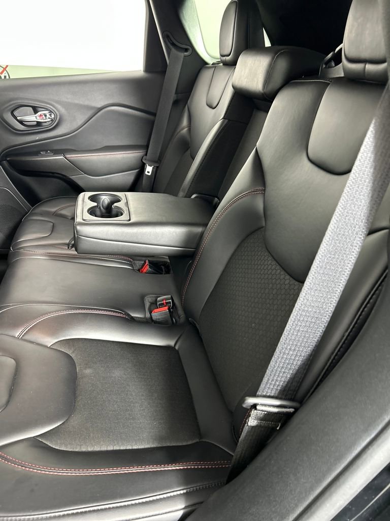 Used 2020 Jeep Cherokee Trailhawk image 28