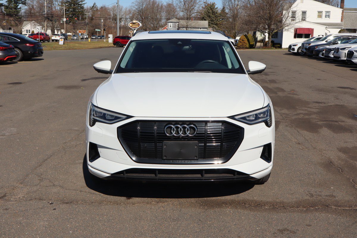 Used 2021 Audi e-tron Premium Plus w/ Premium Plus Package image 2