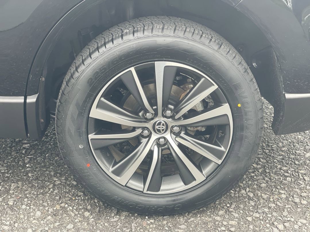 Certified 2022 Toyota Venza LE AWD/4WD image 15