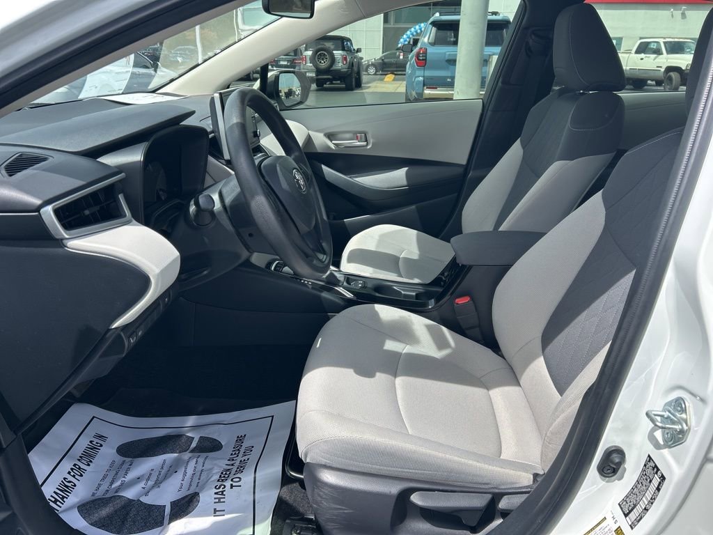 Used 2021 Toyota Corolla LE image 3