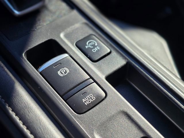 Used 2023 Nissan Pathfinder S image 31