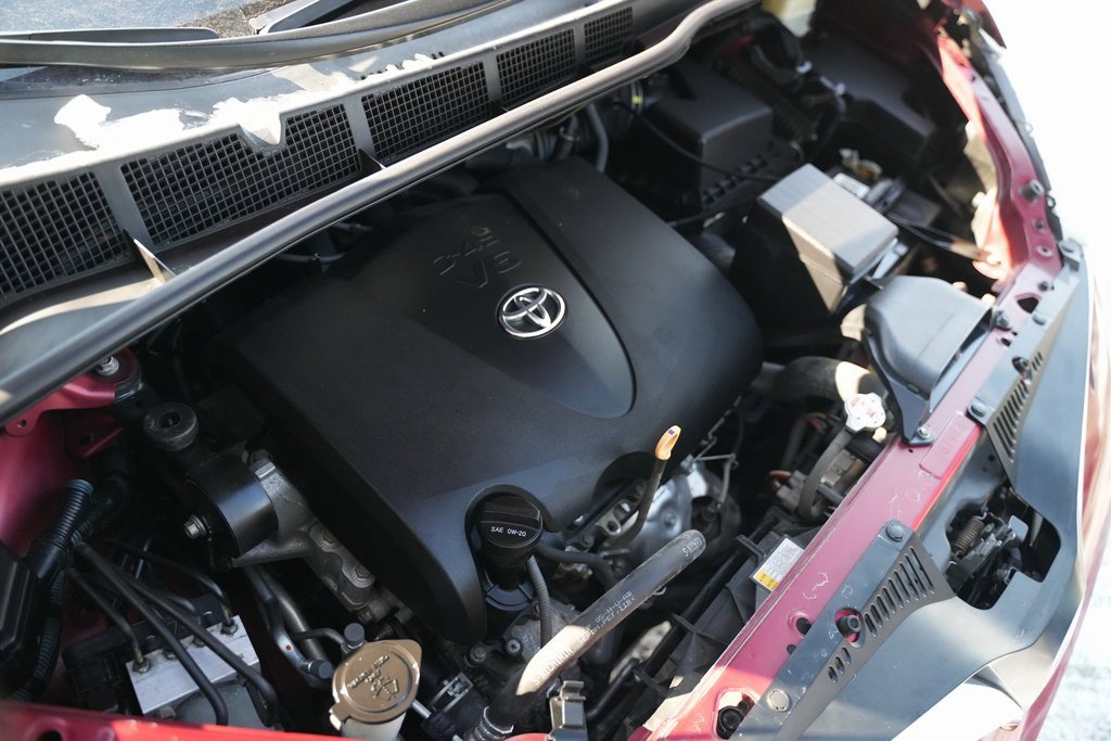 Used 2018 Toyota Sienna LE image 42
