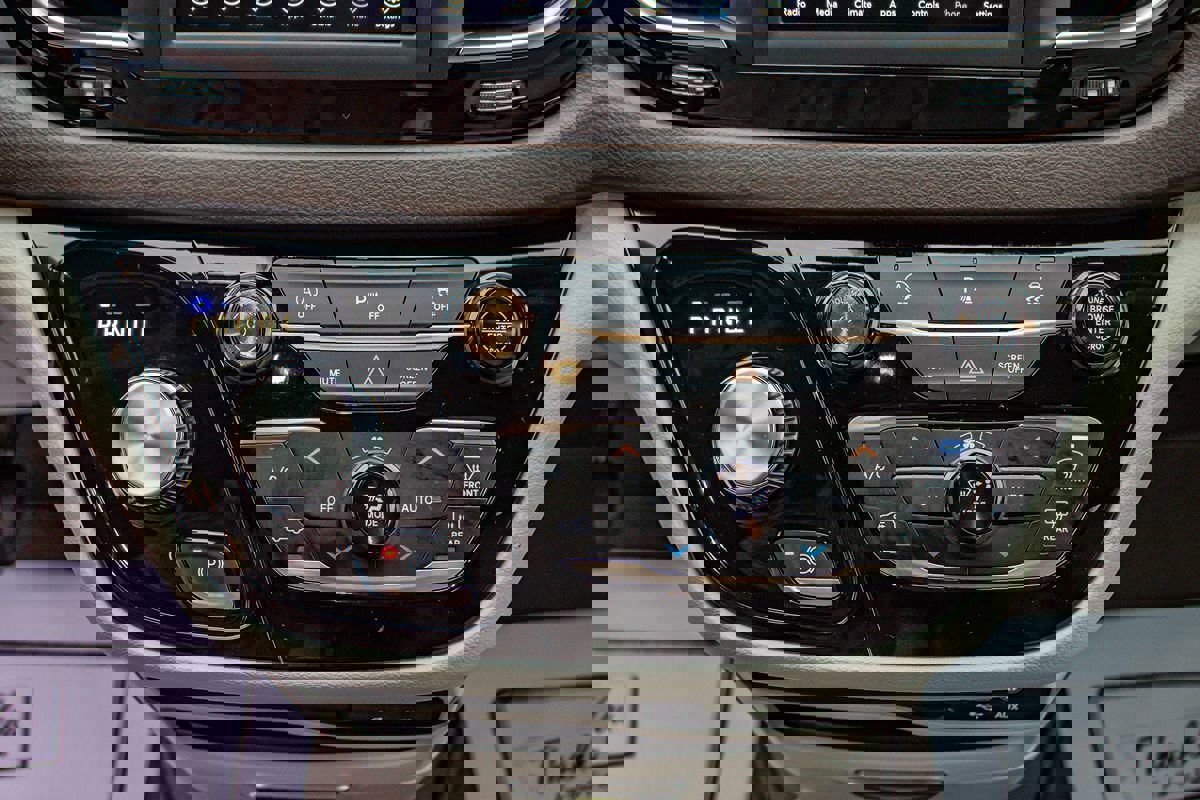 Used 2019 Chrysler Pacifica Touring-L image 28