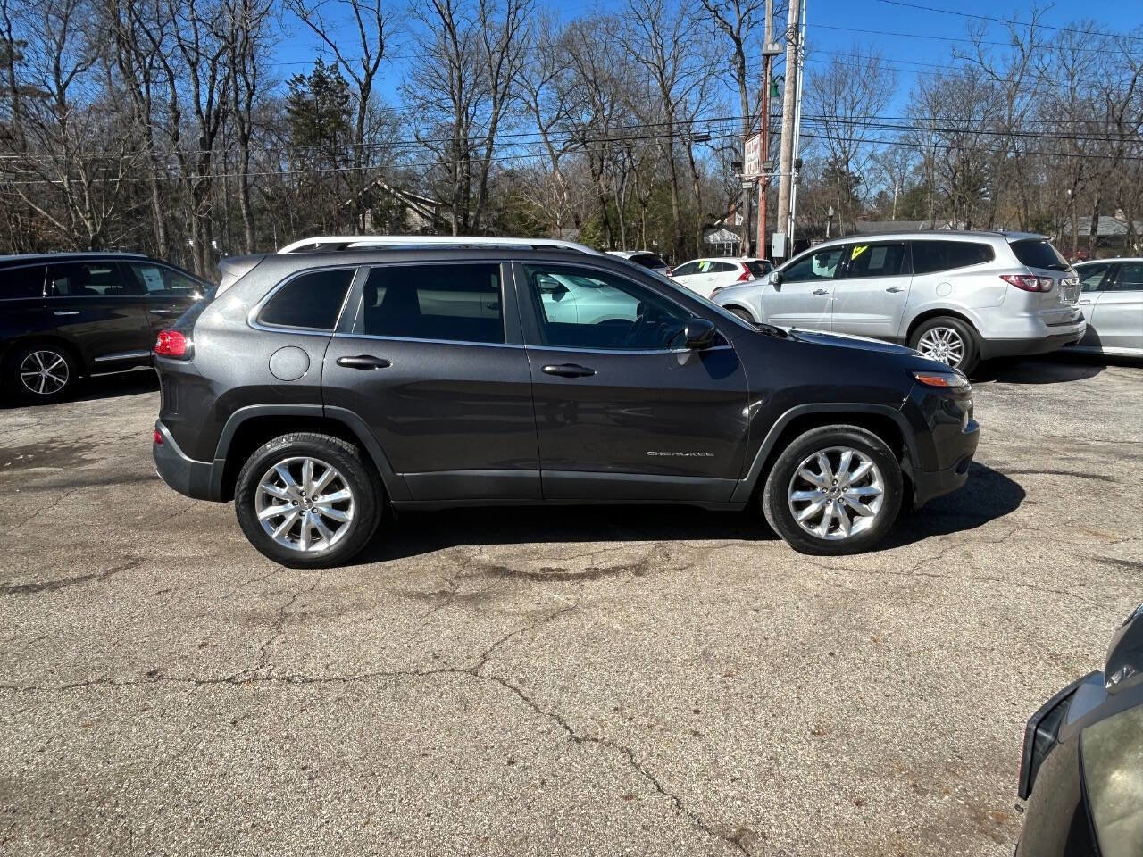 Used 2016 Jeep Cherokee Limited image 14