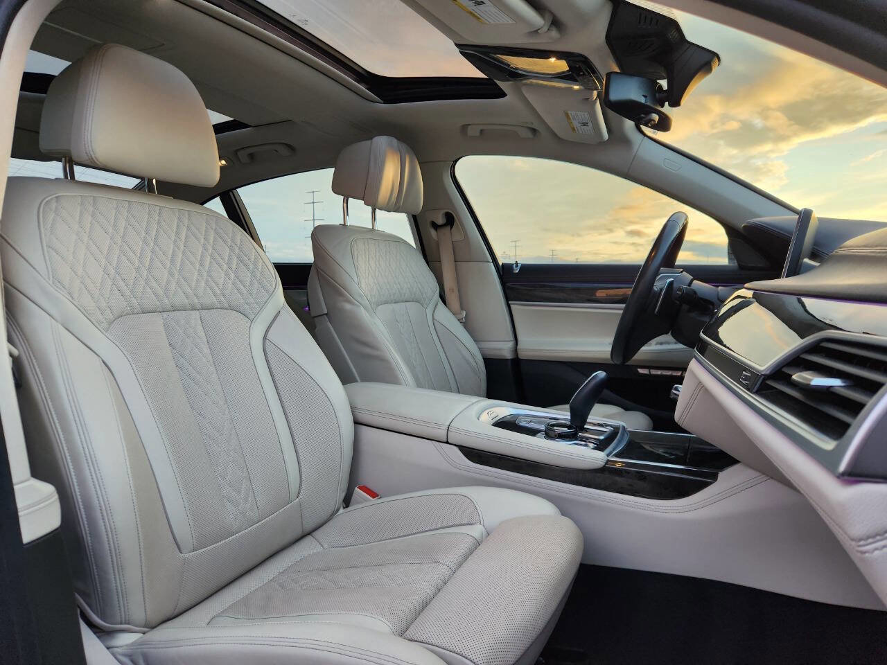 Used 2016 BMW 750i xDrive image 9