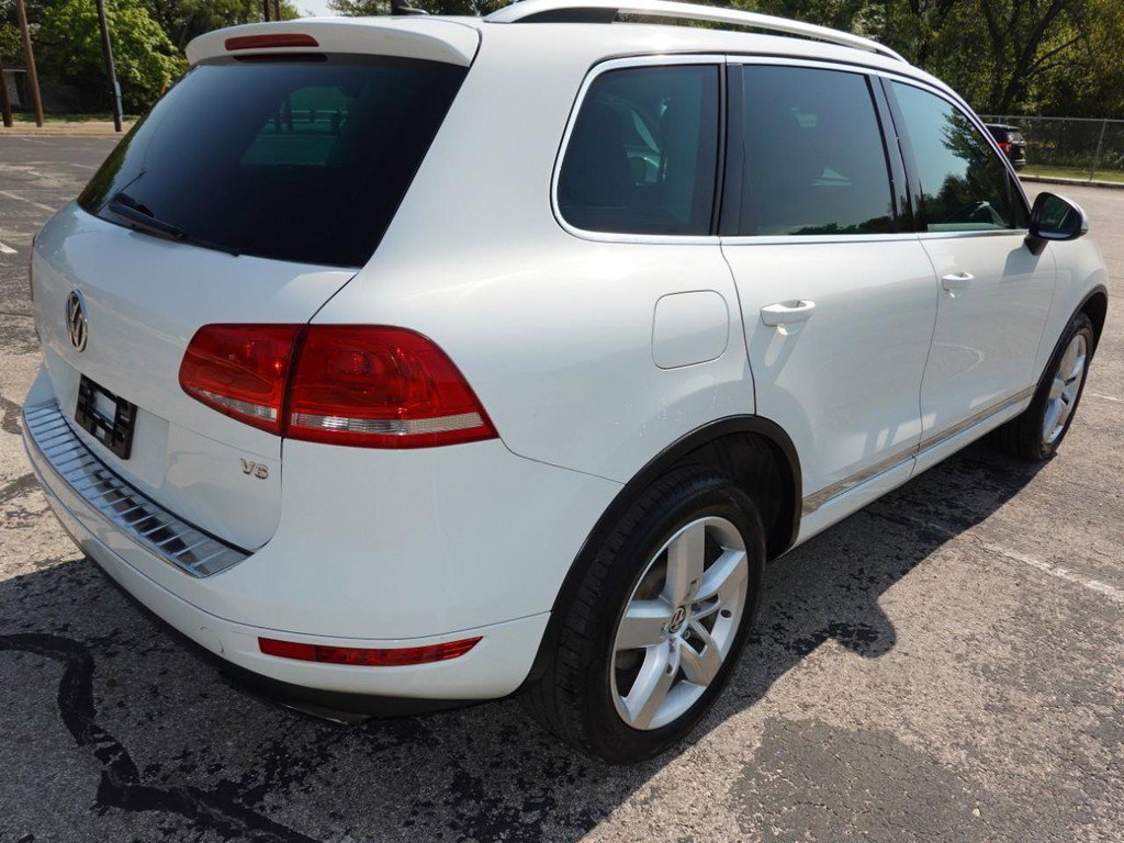 Used 2013 Volkswagen Touareg VR6 image 7