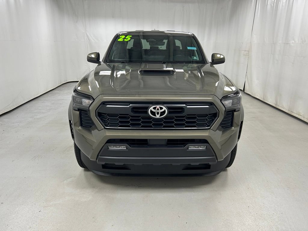 Certified 2025 Toyota Tacoma TRD Sport AWD/4WD image 4