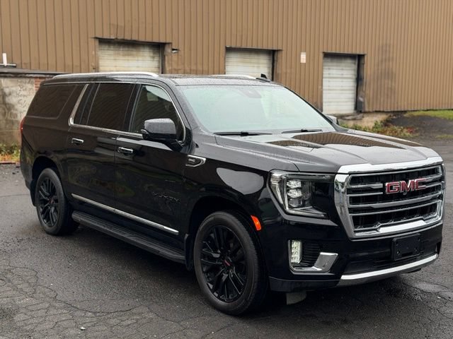 Used 2023 GMC Yukon XL SLT w/ SLT Luxury Package AWD/4WD image 3