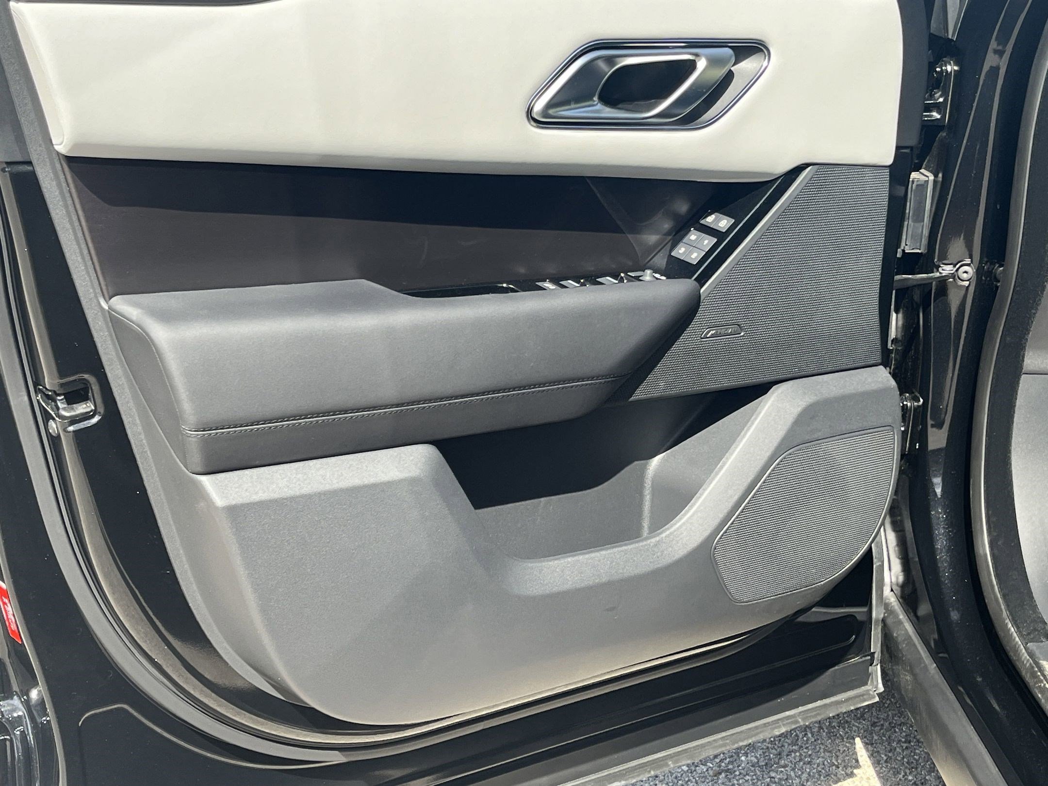 New 2026 Land Rover Range Rover Velar Dynamic SE AWD/4WD image 11