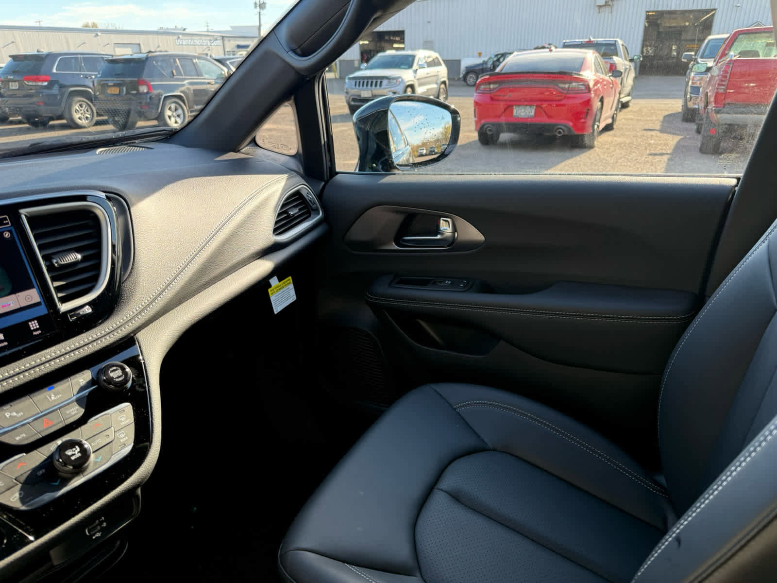 New 2026 Chrysler Pacifica Select image 22