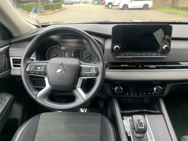 Used 2024 Mitsubishi Outlander SE AWD/4WD image 16