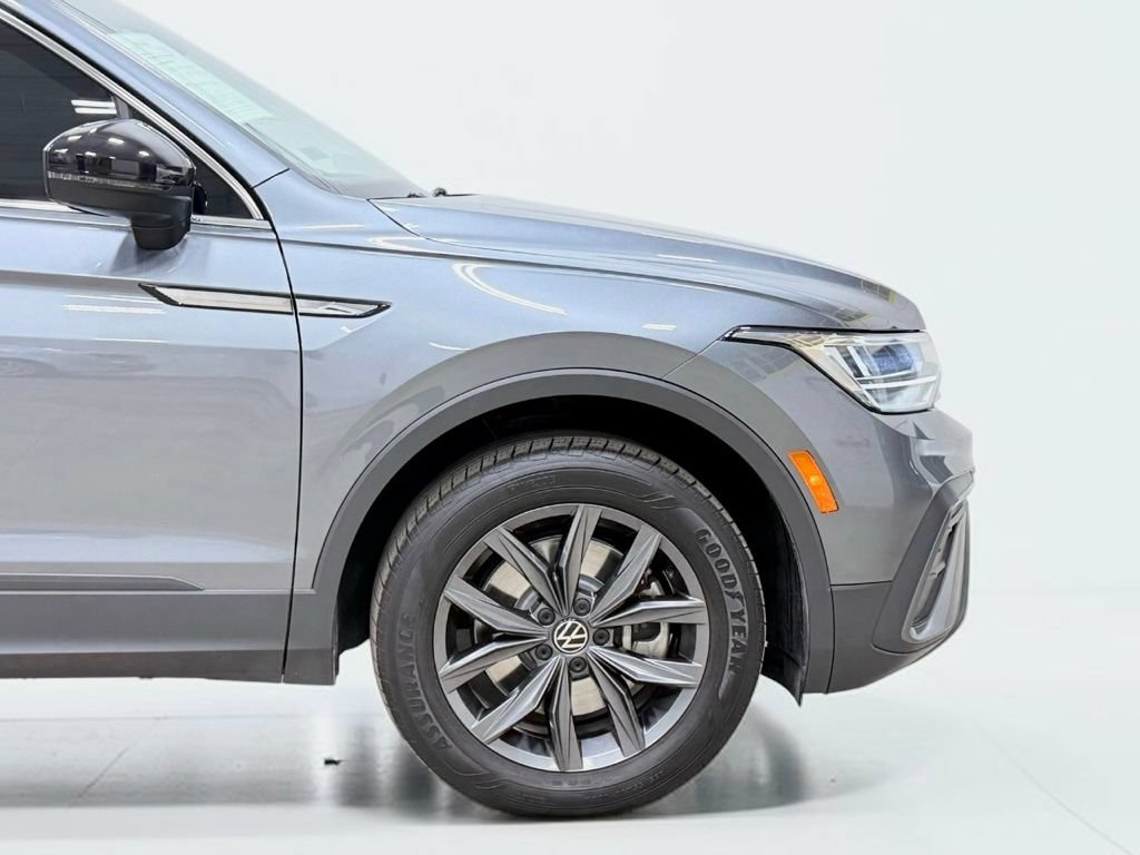 Used 2022 Volkswagen Tiguan SE AWD/4WD image 12