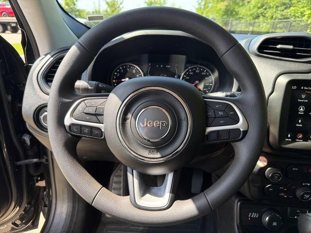 Used 2023 Jeep Renegade Latitude AWD/4WD image 17