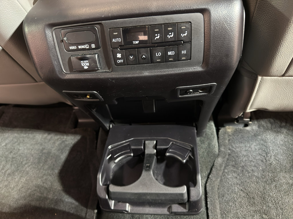 Used 2015 Toyota Sequoia Platinum AWD/4WD image 28