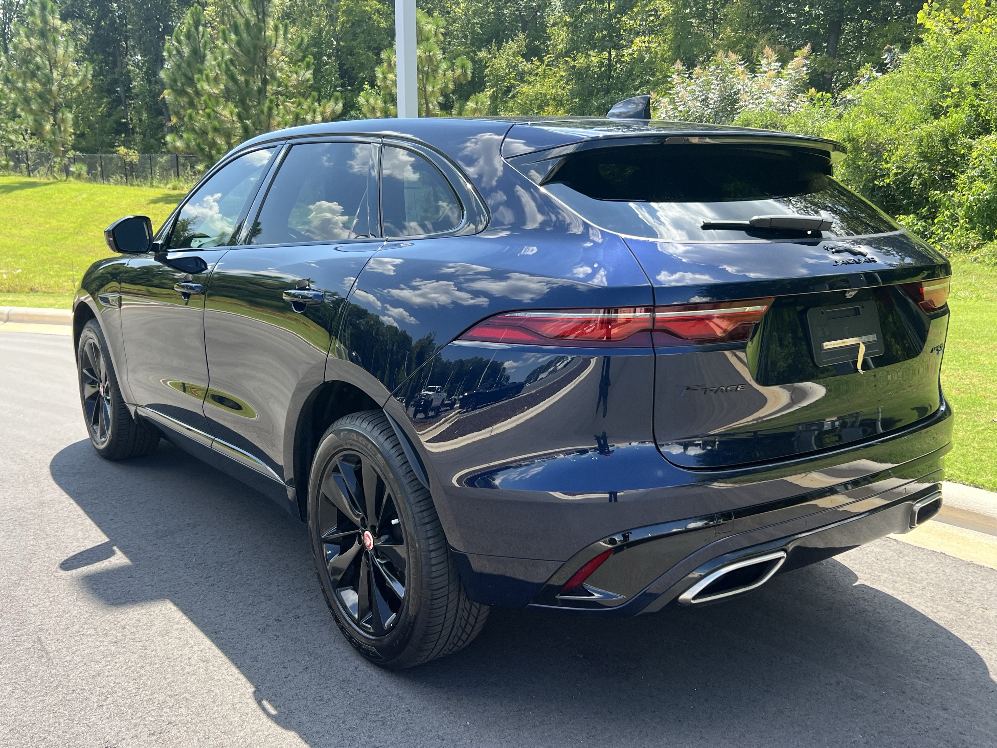 Certified 2023 Jaguar F-PACE R-Dynamic S AWD/4WD image 5