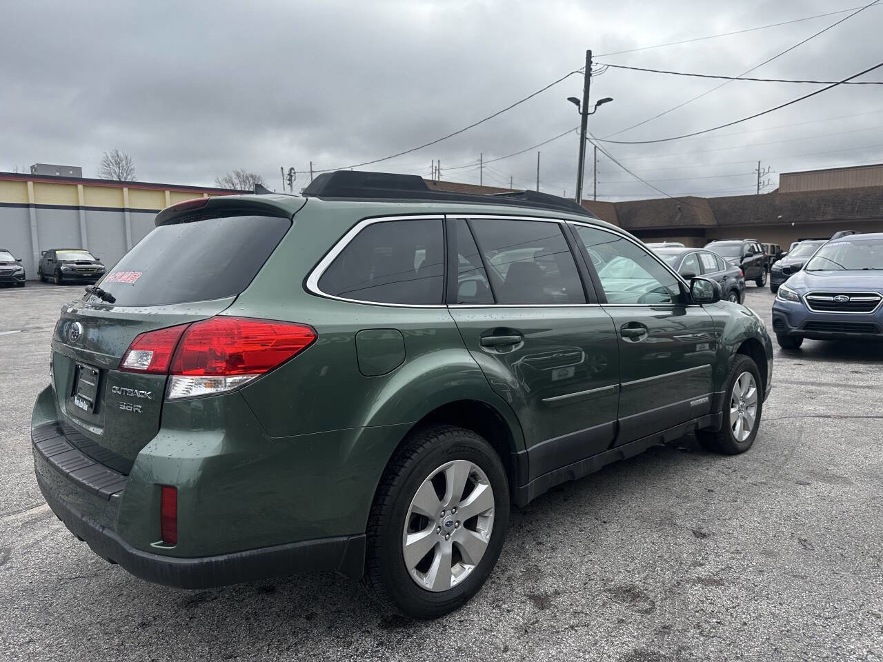 Used 2012 Subaru Outback 3.6R Limited w/ Moonroof Pkg AWD/4WD image 5
