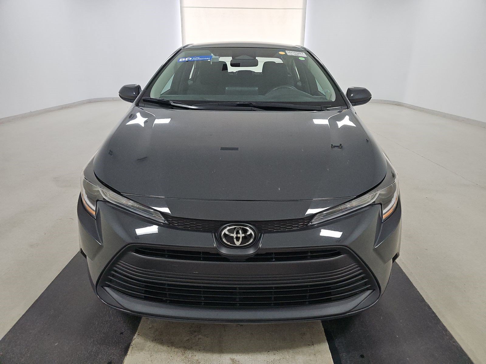 Used 2024 Toyota Corolla LE FWD image 2