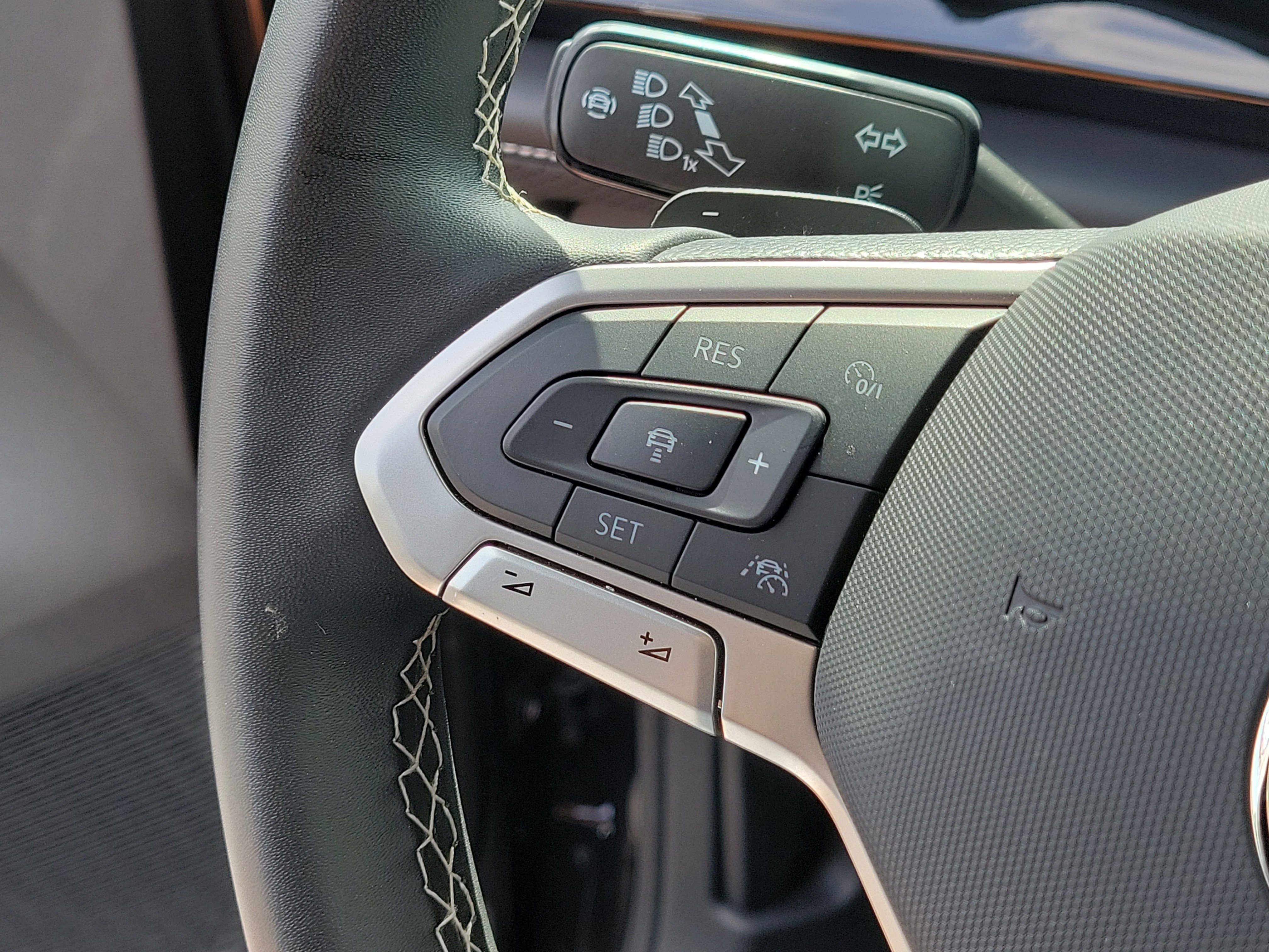 Used 2024 Volkswagen Atlas Cross Sport SE image 28