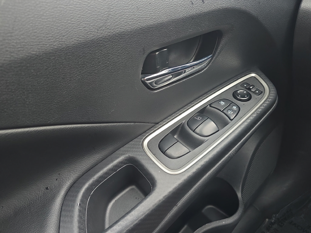 Used 2024 Nissan Versa SR FWD image 21