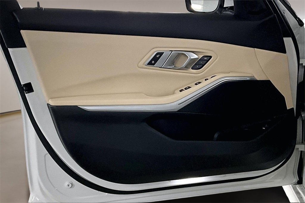 Used 2019 BMW 330i Sedan w/ Driving Assistance Package image 18