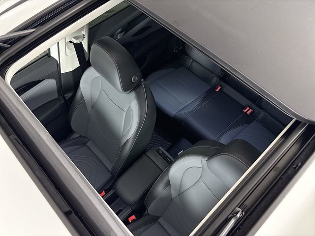 New 2025 Volkswagen Tiguan SE image 22