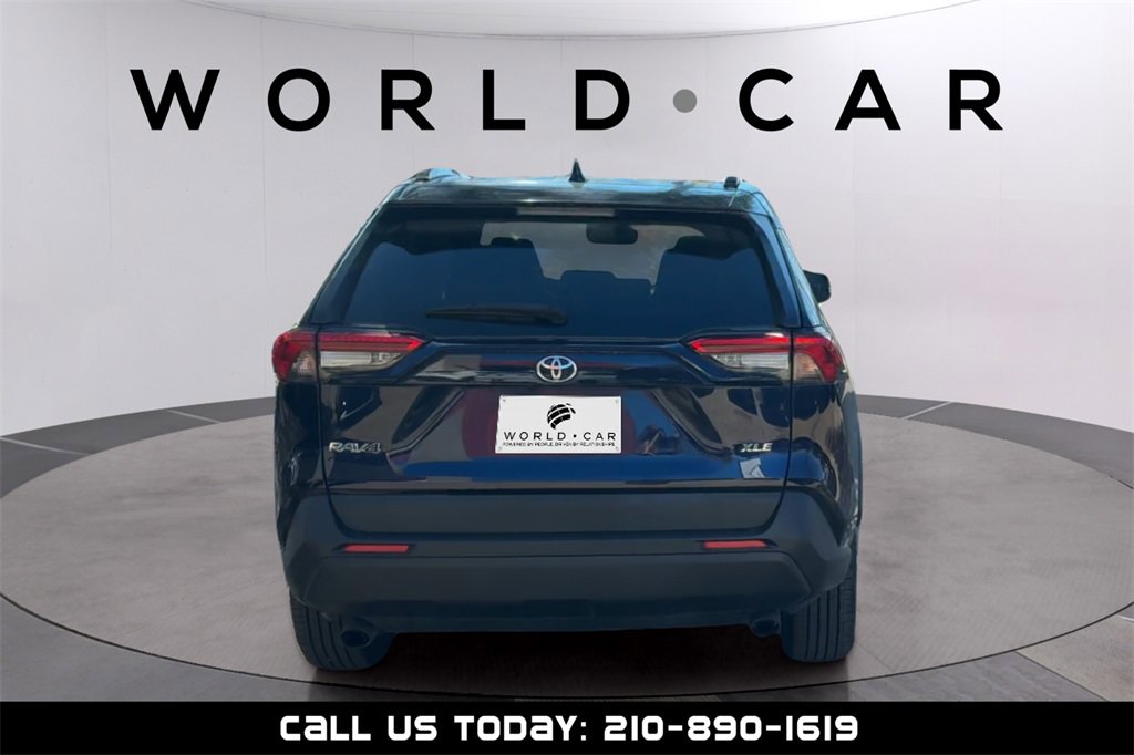 Used 2022 Toyota RAV4 XLE Premium image 4
