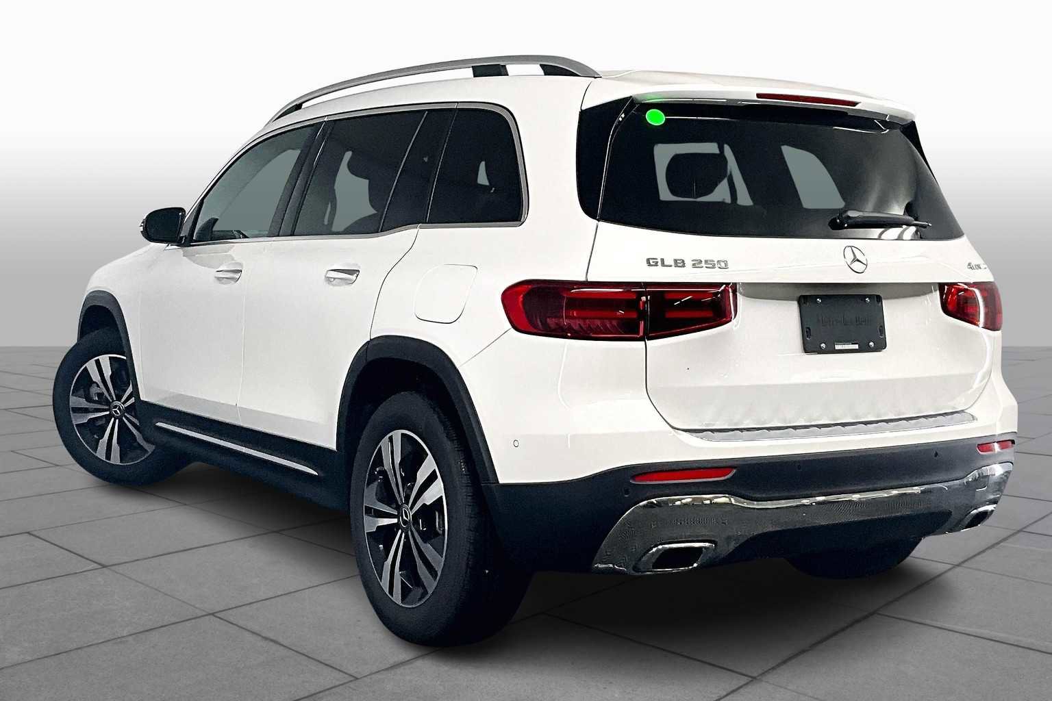 New 2026 Mercedes-Benz GLB 250 4MATIC image 4