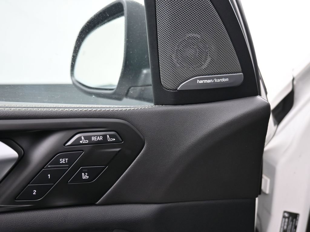 Used 2025 BMW X7 xDrive40i image 10